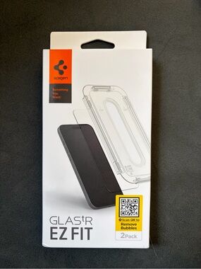 IPHONE 15 + 16 Spigen GLAS.tR EZ Fit Tempered Glass Screen Protector - Black